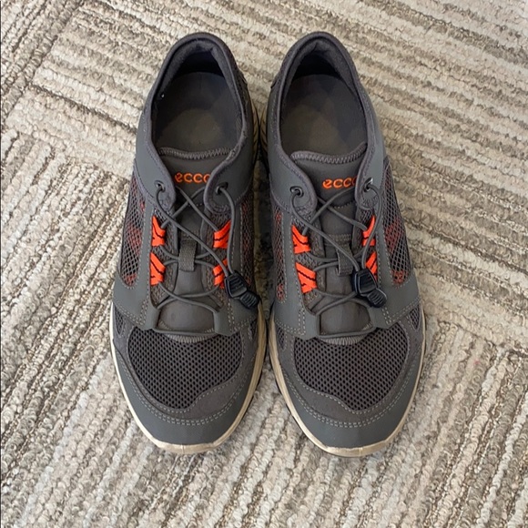 ecco exostride sneaker